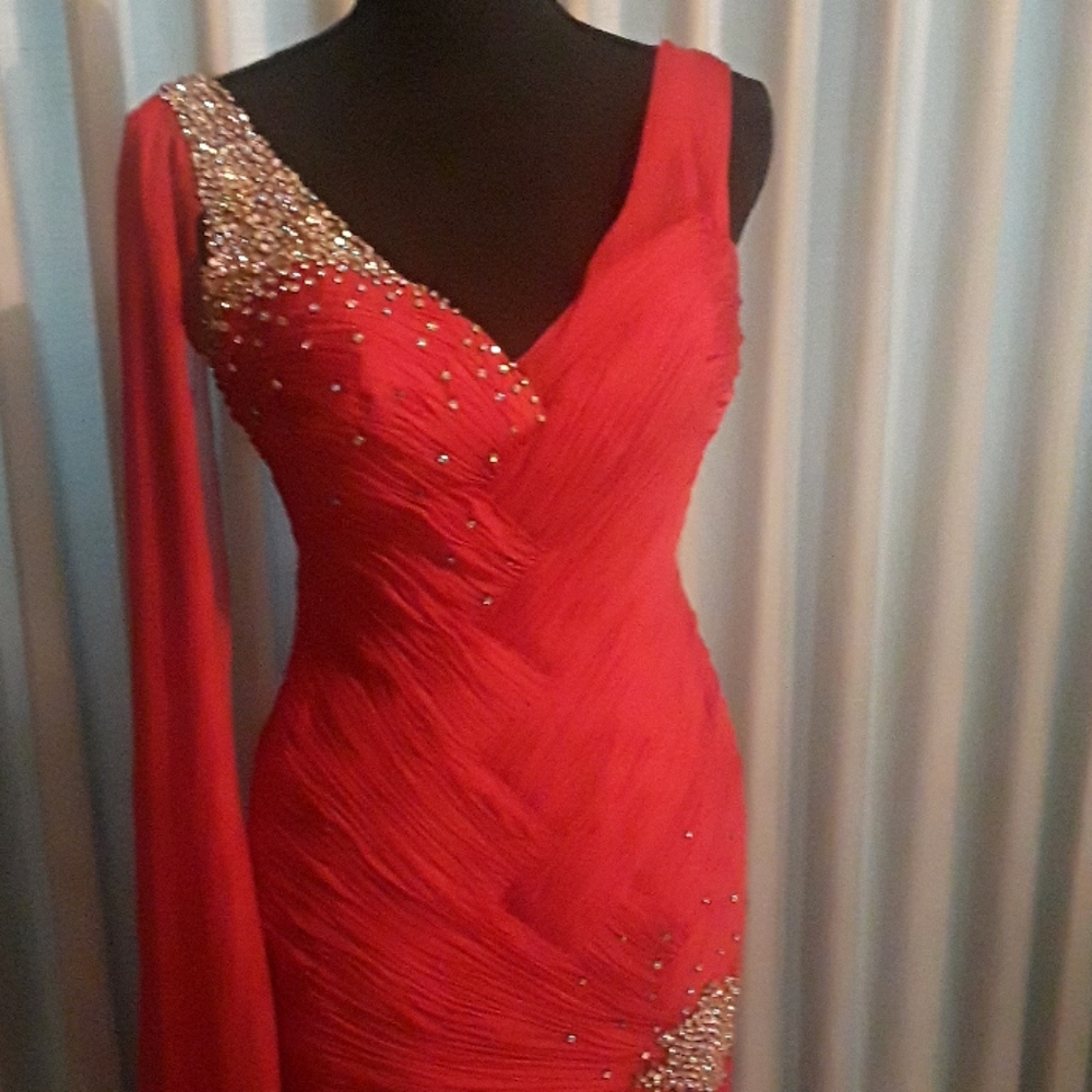 Beautiful Cocktail Gown - Picture 4 of 5